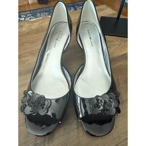 6/$25 Bandolino Patent Leather Flower & Bead Applicae Peep Toe Heels
